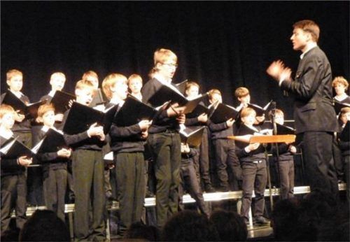 Ein stimmungsvolles Konzert gab der Tölzer Knabenchor im Waldkraiburger Haus der Kultur. Foto fischer