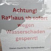 Blumenkasten über Nacht vollgelaufen