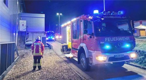 Eine Brandmeldeanlage in einem Supermarkt in der Molkerei-Bauer-Straße hat die Feuerwehr auf den Plan gerufen. Dort war Kältemittel ausgetreten.