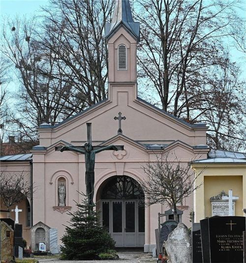 Es gibt Überlegungen, die alte Leichenhalle auf dem städtischen Friedhof zu einem „Friedhofscafé“ umzubauen. Foto  Schlecker