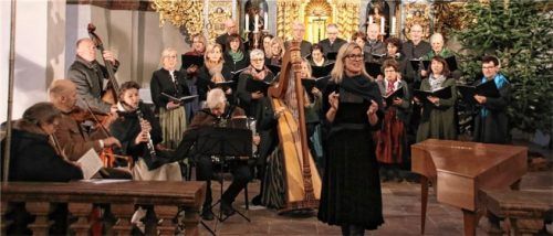 „Es wird ein Stern aufgehen“ im dritten Adventskonzert des Sing- und Musizierkreises Seeon unter der Leitung von Andrea Wittmann.Foto benekam