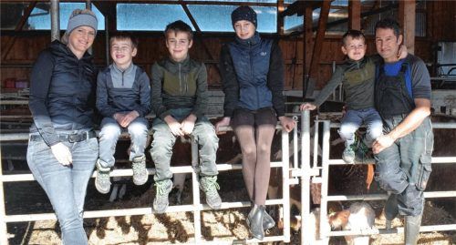 Familie Paul aus Großholzhausen betreibt einen Milchviehbetrieb mit 50 Kühen. Foto Blum
