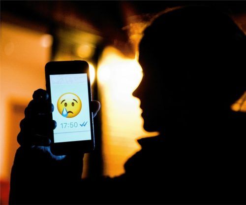 Fast jedes fünfte Schulkind ist laut einer neuen Studie vom Bündnis gegen Cybermobbing und der Barmer Krankenkasse von Mobbing im Internet betroffen. Foto dpa