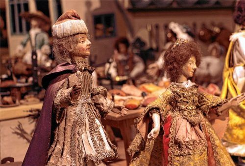 Figuren aus der barocken Krippe in Tuntenhausen. Foto Stache