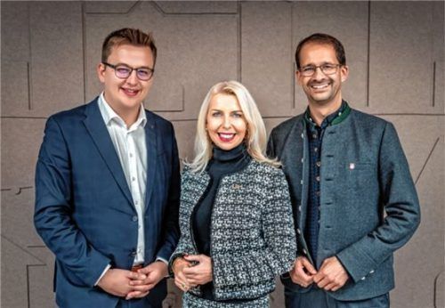 Finanzreferent Christoph Schneider, Euregio-Inntal-Präsidentin Barbara Schwaighofer und Euregio-Inntal-Vizepräsident Oberbürgermeister Andreas März aus Rosenheim (von links).Foto Euregio/Nitzsche