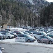 Immense Wartezeiten trüben Skivergnügen: Bundesstraße wird zum Großparkplatz