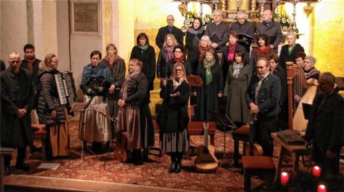 Freudige Einstimmung auf das Weihnachtsfest bot das Seeoner Adventssingen.Foto benekam