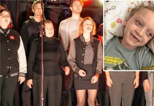 Für den kleinen Finni hatte der Münchner Pop- und Jazzchor „OstBahnGroove“ ein Spendenkonzert in Feldkirchen-Wes- terham organisiert. Foto Merk/re