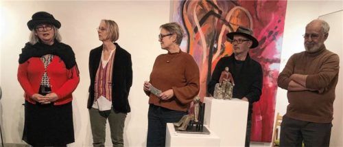 Glücklich über die Vielfalt der Kunstwerke: (von links) Astrid Sohn, Christiane Lietzau-Seitz, Martina Thalmayr, Wilhelm Zimmer und Hajo von Oertzen. Foto bößwetter