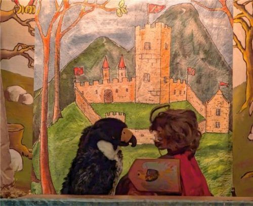 Graf Sibotho und sein geliebter Falke.Foto Hoffmann