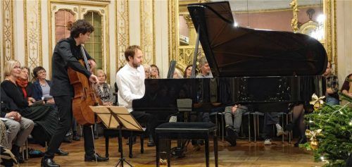 Herbert Schuch (Klavier) und Maximilian Hornung (Violoncello) spielten als Zugabe „White Christmas“.Foto füchtner