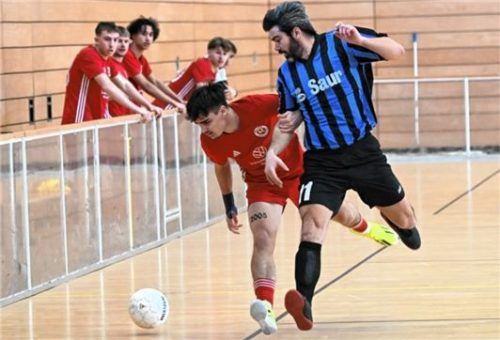 Im Laufduell gegen den Ex-Club: Bernaus Offensivspieler Gregor Jell war früher lange bei 1860 Rosenheim aktiv.