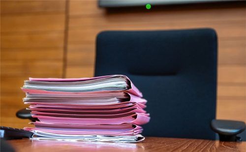 In den Gerichtsakten zum Fall eines 30-Jährigen vor dem Landgericht Traunstein finden sich Details zu einer „Campinglampe“, die allerdings auch für ganz andere Zwecke verwendet werden kann. Foto dpa