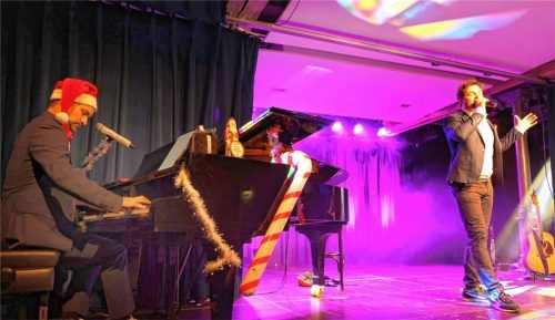 Kabarettist und Musiker Lars Redlich wird von Bijan Azadian am Piano begleitet. Foto seitz
