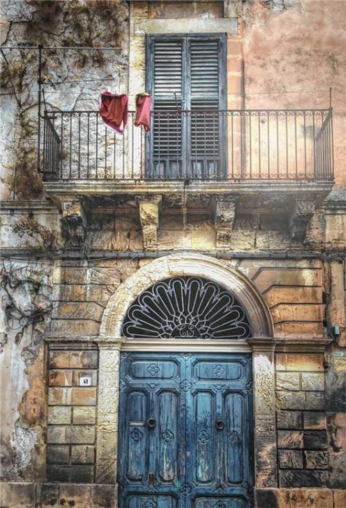 Klaus Rünagl: „Modica, Sizilien“ (Fotografie auf Alu-Dibond). Riedl