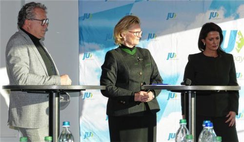 Klaus Stöttner, Angela Inselkammer und Michaela Kaniber (von links) fordern die Förderung des Tourismus in Bayern. Foto Schubert