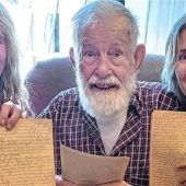 Stadtarchiv erhält Originaltagebuch von Karel Hobo