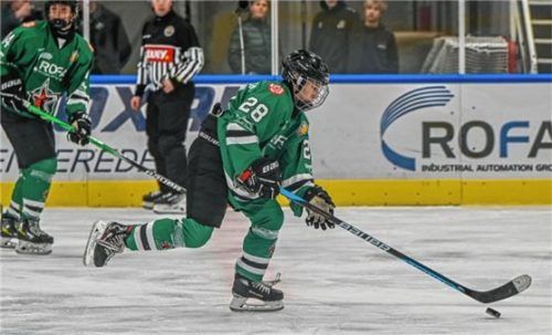Lennox Stein traf beim Sieg der Starbulls-U17 gegen Nürnberg. Foto Aleksic