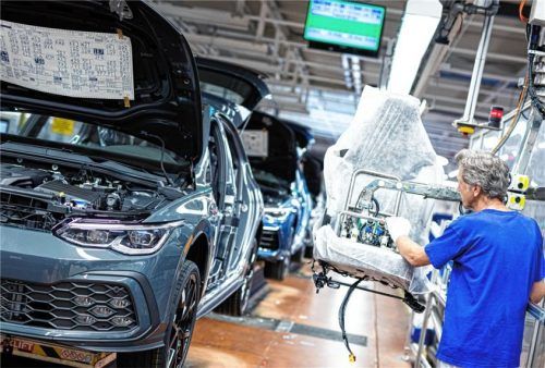 Manche Branchen kriseln, in anderen wird dringend nach Arbeitskräften gesucht. Für die Karriereplanung heißt das: Wie kann man das aktuelle Know-how für eine andere Position umdefinieren? Foto dpa