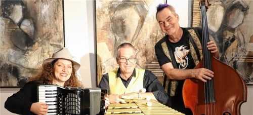 Michaela Bauer, Stephan Clarmann und Stephan Gleiwitz (von links) begeisterten mit ihrer Interpretation von Carmina Burana. Foto fischer