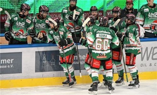 Sechs Punkte vor dem Fest: Die Starbulls Rosenheim haben an Weihnachten was zu feiern.Foto Ruprecht