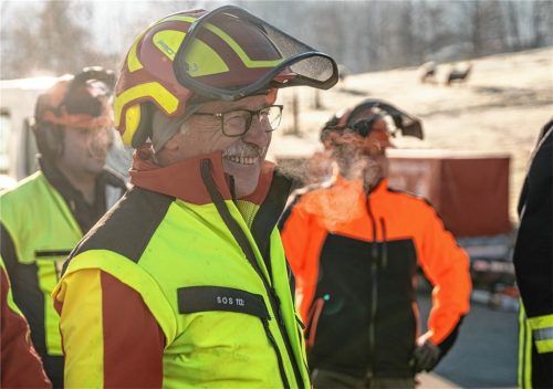 Sein Einsatz war unermüdlich. Jetzt übergibt Franz Reiter die Ausbildung an der Motorkettensäge für Feuerwehrkameraden in andere Hände.