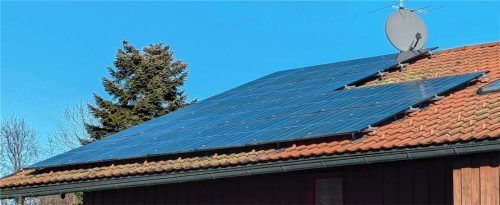 Sinnvolle Alternative oder auch Ergänzung zur bestehenden Heizungsanlage, eine PV-Anlage auf dem Hausdach. Foto Hoffmann