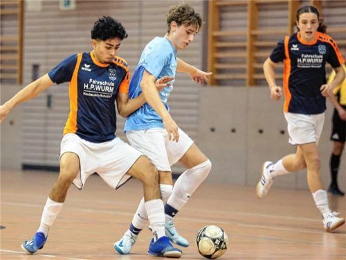 Szene aus der A-Junioren-Zwischenrunde aus dem Spiel zwischen dem TSV Neubeuern und der SG Tacherting/Peterskirchen/Engelsberg (Mitte). Beide Mannschaften haben sich für das Finalturnier qualifiziert.Foto christian Mühlhofer