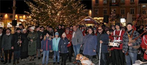 Tolle Stimmung beim Weihnachtsflashmob auf dem Marienplatz. Foto Peter Gerdesmann