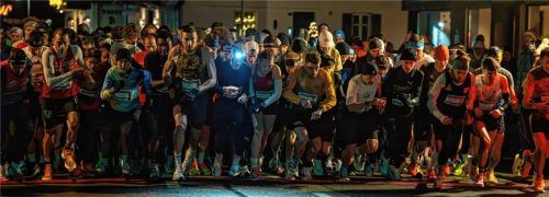Über 1000 Läuferinnen und Läufer waren beim diesjährigen Aschauer Vorsilvesterlauf am Start. Foto Lauffeuer Chiemgau