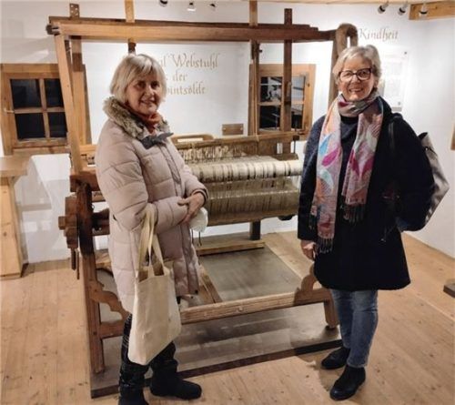 Ursula Huckemeyer (links) besuchte mit Stadträtin Marianne Pfaffeneder das Franz-Xaver-Gruber-Gedächtnishaus in Hochburg, das dem Komponisten gewidmet ist. Fotos Huckemeyer