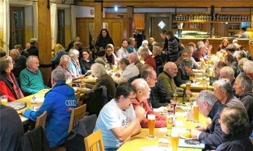 Voll besetzt war der Kriechbaumer-Saal bei der Jahresversammlung.Foto  Baumann
