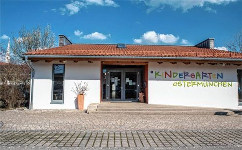 Vorerst bleibt es beim bestehenden Gebäude des Ostermünchener Kindergartens. Foto stache