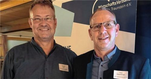 Vorsitzender Thomas Eberl (links) und der Geschäftsführer Theo Daxenberger der Zahn Ingenieurgesellschaft mbH bei der Übergabe der Aufnahmeurkunde in den Wirtschaftsverband. Foto Pieperhoff