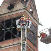 Feuerwehr sichert Turmuhr