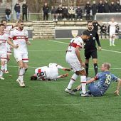 Kurios: Ajax-Profi darf trotz Rot gegen VfB weiterspielen