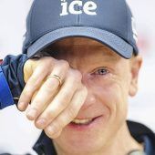 König Bö tritt zurück und weint