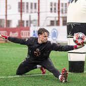 Training im Regen – Urbig legt schon los