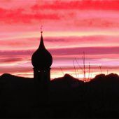 Ein leuchtend roter Morgengruß