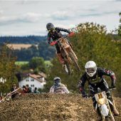 Motocross auf dem Acker