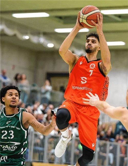 Adrian Mitchell war nicht zu halten. Der Traunsteiner erzielte im Derby 46 Punkte.Fotos Hans Weitz