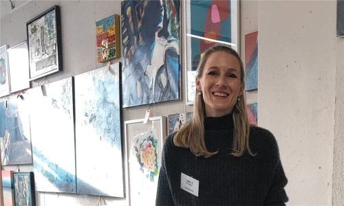 Anna Eisner leitet die Akademie der Bildenden Künste in Kolbermoor und hat den „Supermarkt“ der anderen Art ins Leben gerufen. Foto  Bößwetter