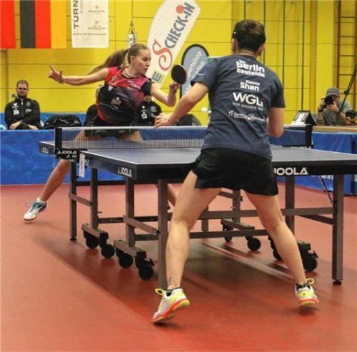 Annett Kaufmann (links) hatte die Berlinerin Xiaona Shan im Finale am Rande einer Niederlage. Fotos Gerhard Erlich