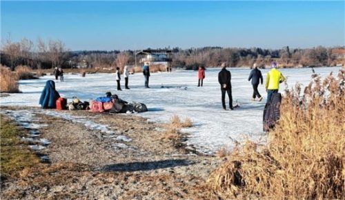 Auch der Höglinger Weiher wird etwa zum Eisstockschießen genutzt. Foto Hadersbeck