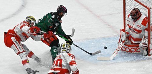 Auch wenn die Starbulls Rosenheim das erste Heimspiel gegen Bad Nauheim mit 4:0 gewannen, ließen sie noch einige Chancen ungenutzt.Foto Ziegler
