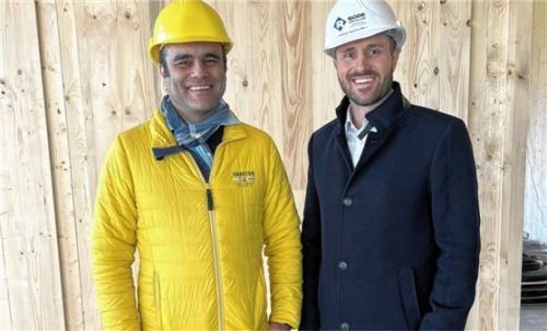 Auf der Baustelle: Bürgermeister Alois Loferer (links) und Landtagsabgeordneter Daniel Artmann.Foto re
