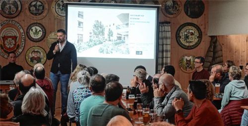 Auf der Infoveranstaltung zu den Plänen auf dem Areal des Kastenauer Hofs kamen viele Sorgen und Bedenken der Anwohner ans Licht. Foto Wunsam
