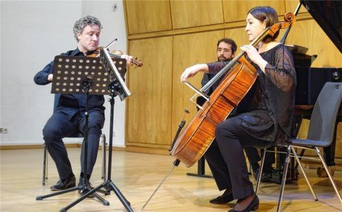 Bewiesen ein feines Gespür für Nuancen: (von links) Das Berlin Piano Trio mit Krzysztof Polonek (Geige), Nikolaus Resa (Klavier) und Katarzyna Polonek (Violoncello).Foto füchtner