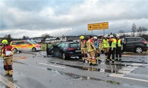 Bis 15 Uhr musste die Staatsstraße komplett gesperrt werden.