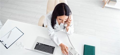 Bis zu fünf Kalendertage kann ein Arzt oder eine Ärztin Patienten ohne persönliche Vorsprache krankschreiben. Foto adobestock/deagreez